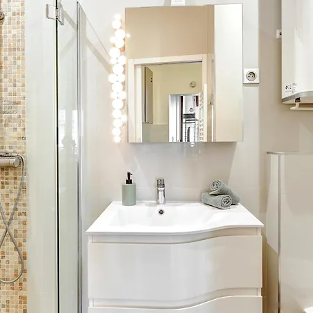 Bnbnova - Charming Near Notre-dame & Marais *